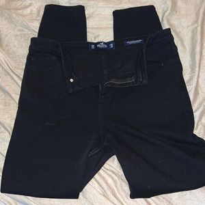 Hollister Ultra High-Rise Super Skinny Black- not distressed-